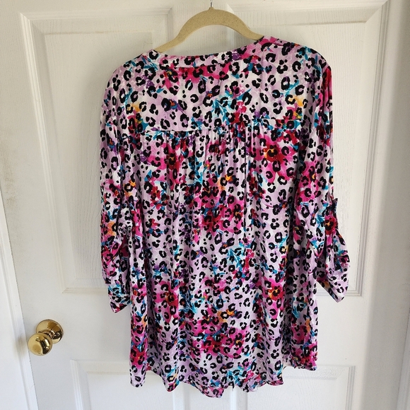 Torrid Pink and Blue Ruched 3/4 Sleeve Blouse - Picture 2 of 6